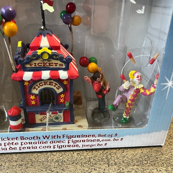 Lemax Carnival Summer Fair Ticket Booth #63563 w/ Figurines Carole Towne NIB Box - Picture 5 of 9